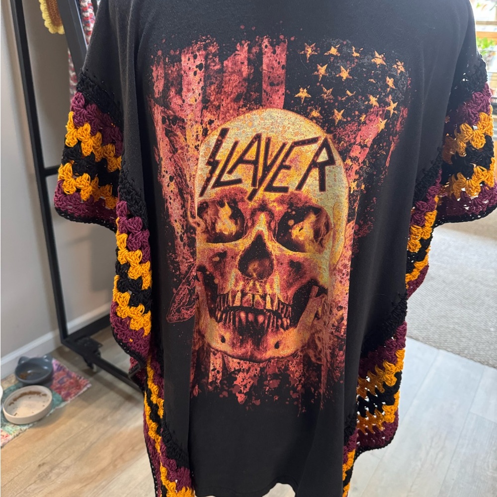 Slayer Graphic Crochet-Sleeve Tunic Top in Black and Rust - Picture 5 of 5